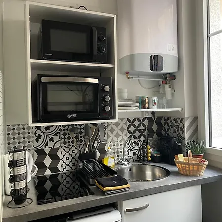 Studette Moderne Au Calme Pres De La Tour Eiffel Appartement Paris